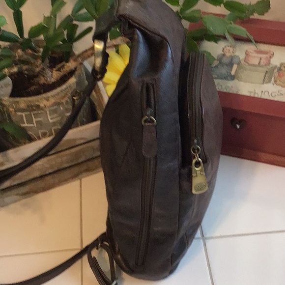 ‘Great American Leatherworks’ Backpack/Sling (#9) - Picture 4 of 11